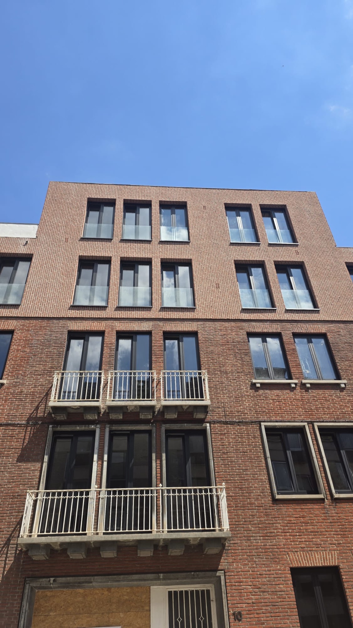 Aluminium ramen en deuren in Antwerpen, Realisatie