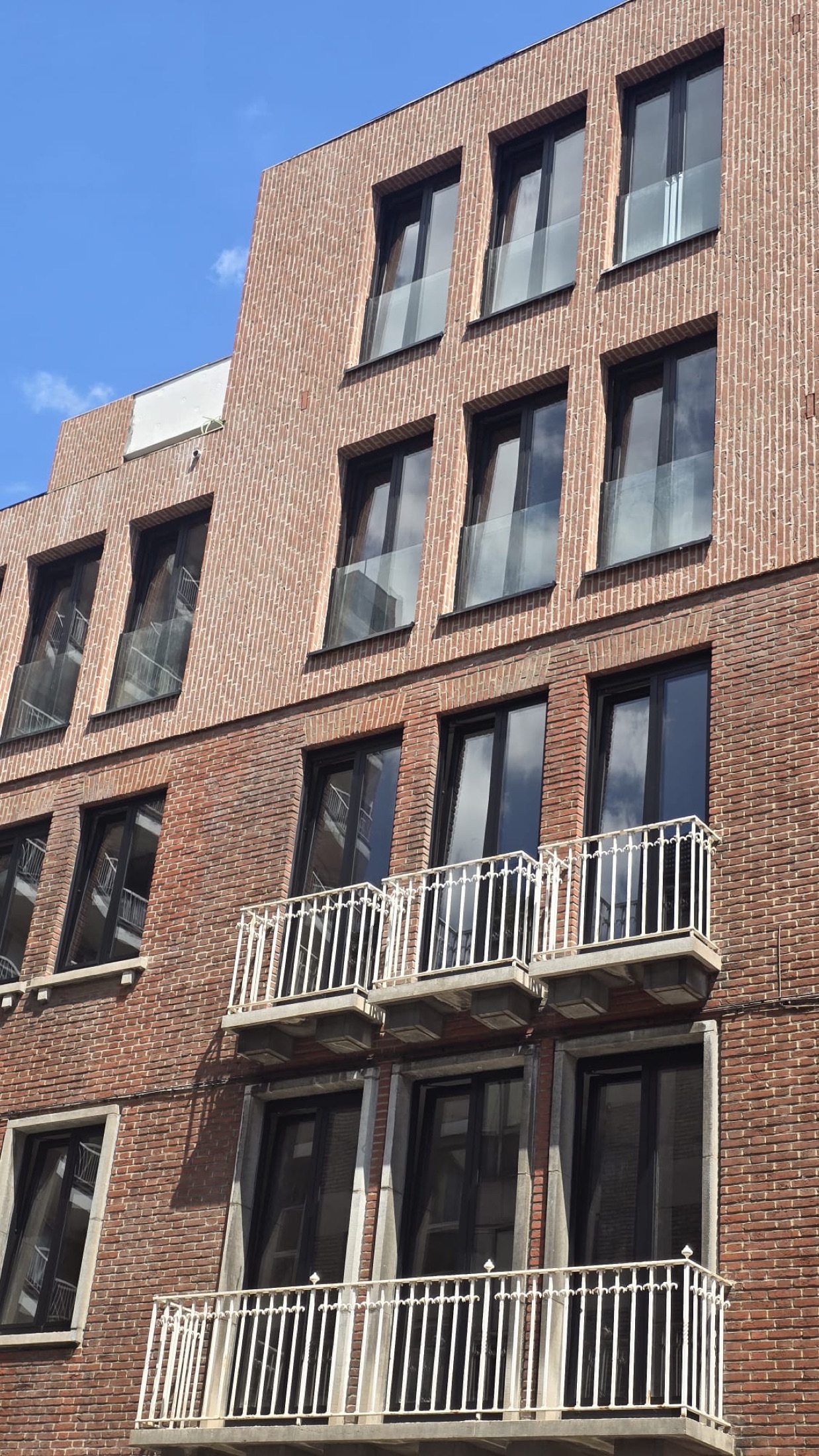 Aluminium ramen en deuren in Antwerpen, Realisatie