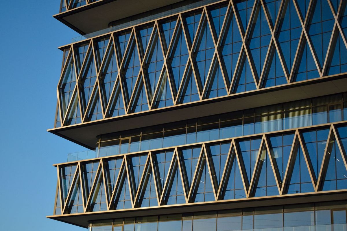 Modern glass facade with a diamond pattern in Roeselare