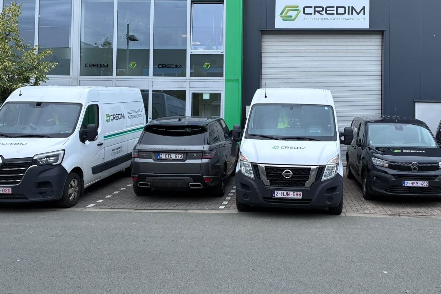 Credim vans parked in front of the building bearing the Credim logo