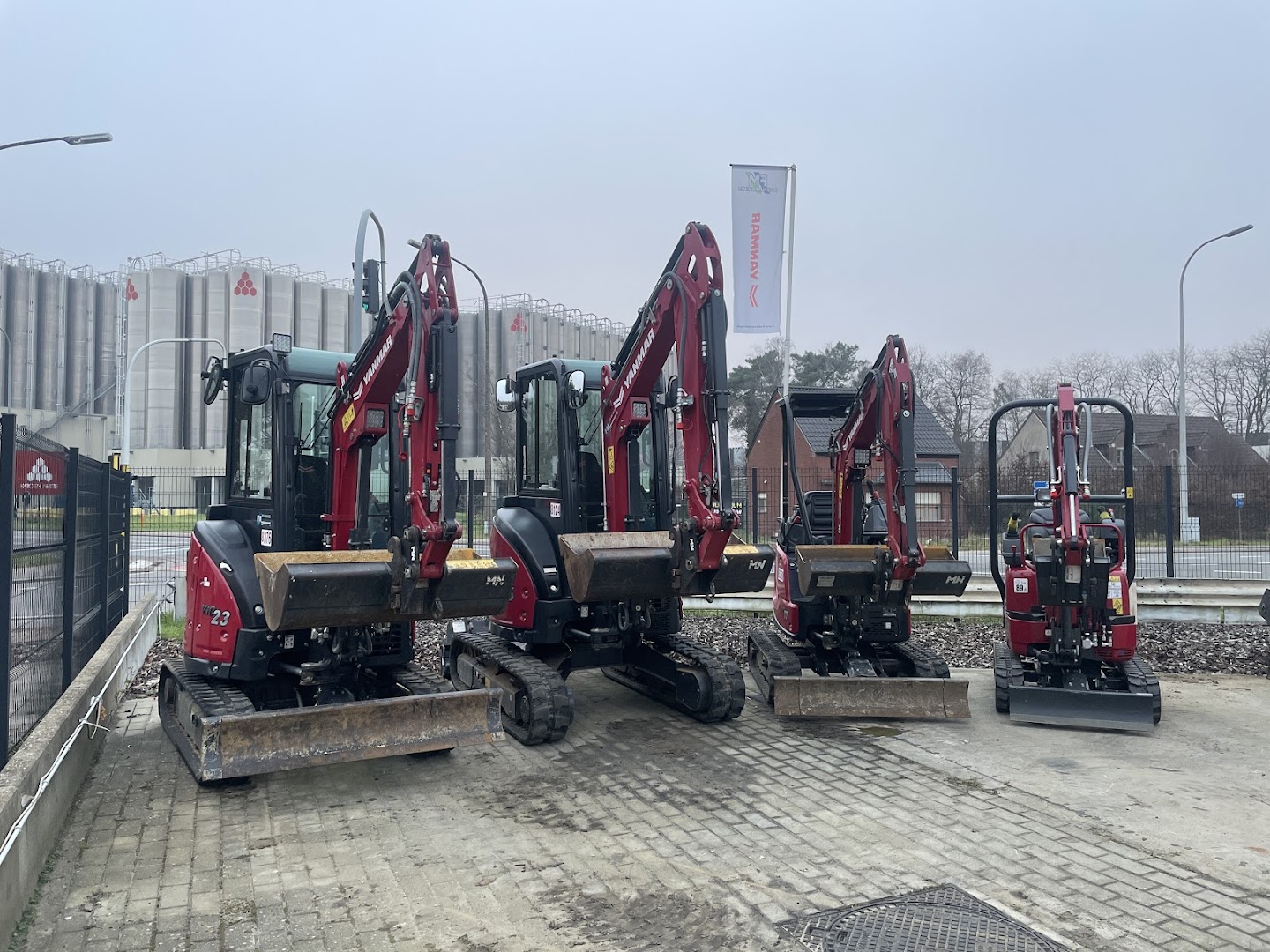 Foto van FM bouwmachines in Eindhout — Machinewerkplaats (foto 2)