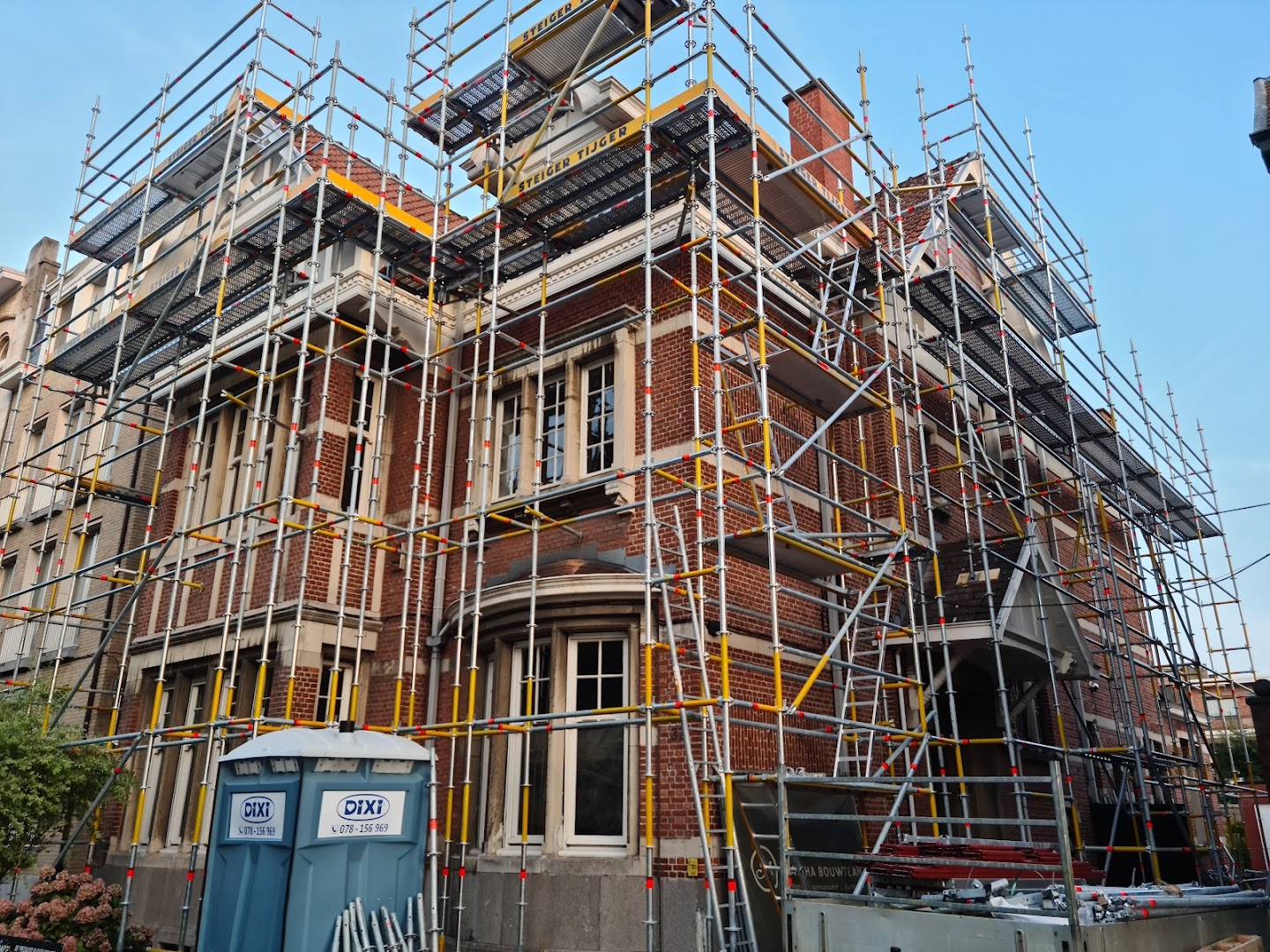 Foto van Steiger Tijger — Steigerverhuurbedrijf (foto 2)