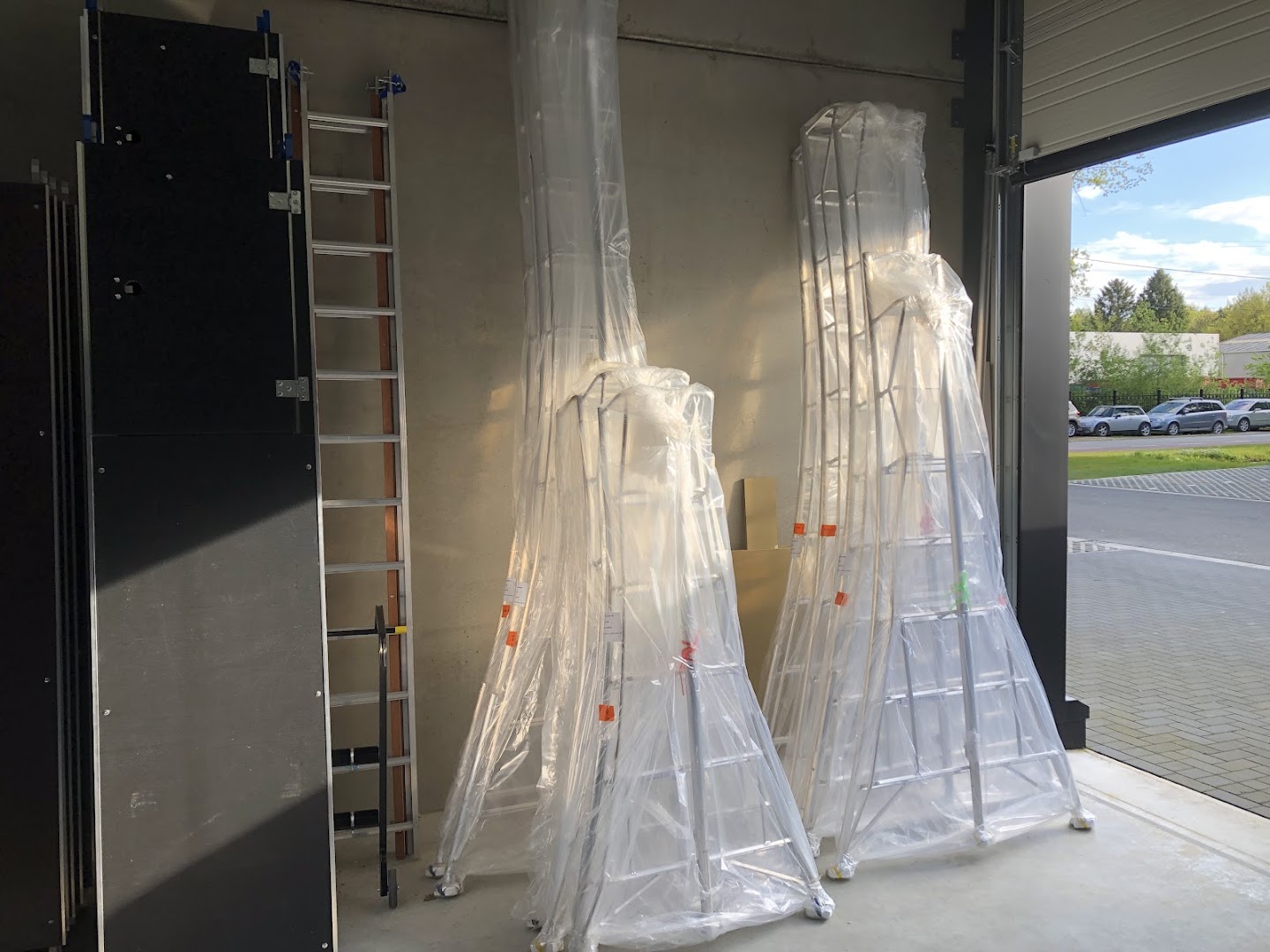 Foto van Ladder-steiger | Verdeler steigers, stellingen, rolsteigers, kamersteigers, trapladders, ladders & dakrandbeveiliging in Maaseik — Ladderleverancier (foto 3)