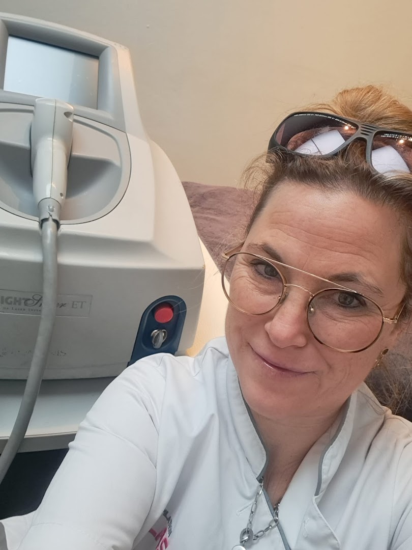 Foto van A-One Laserontharing | Jouw lasertherapeute in Mechelen in Mechelen — Schoonheidsspecialist (foto 3)