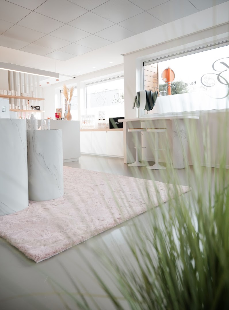 Foto van Beauty Cocoon Skincenter | mesoestetic | hydrafacial | hifu | bodysculptor | laserontharing in Lichtervelde — Huidverzorgingskliniek (foto 2)