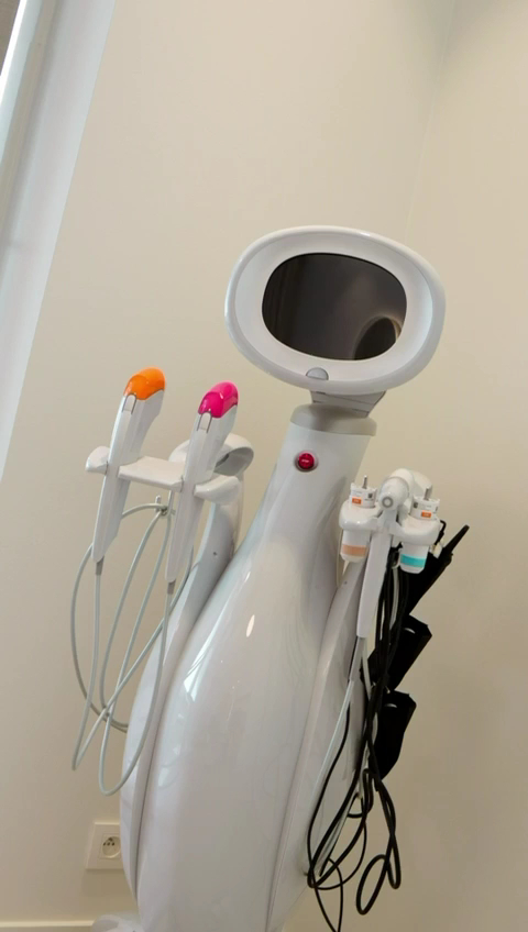 Foto van Hw Clinic Brugge l Tattoo verwijdering l Laser ontharing l Hydrafacial l Skinpen l Cryolipolyse l Massages in Brugge — Schoonheidssalon (foto 2)