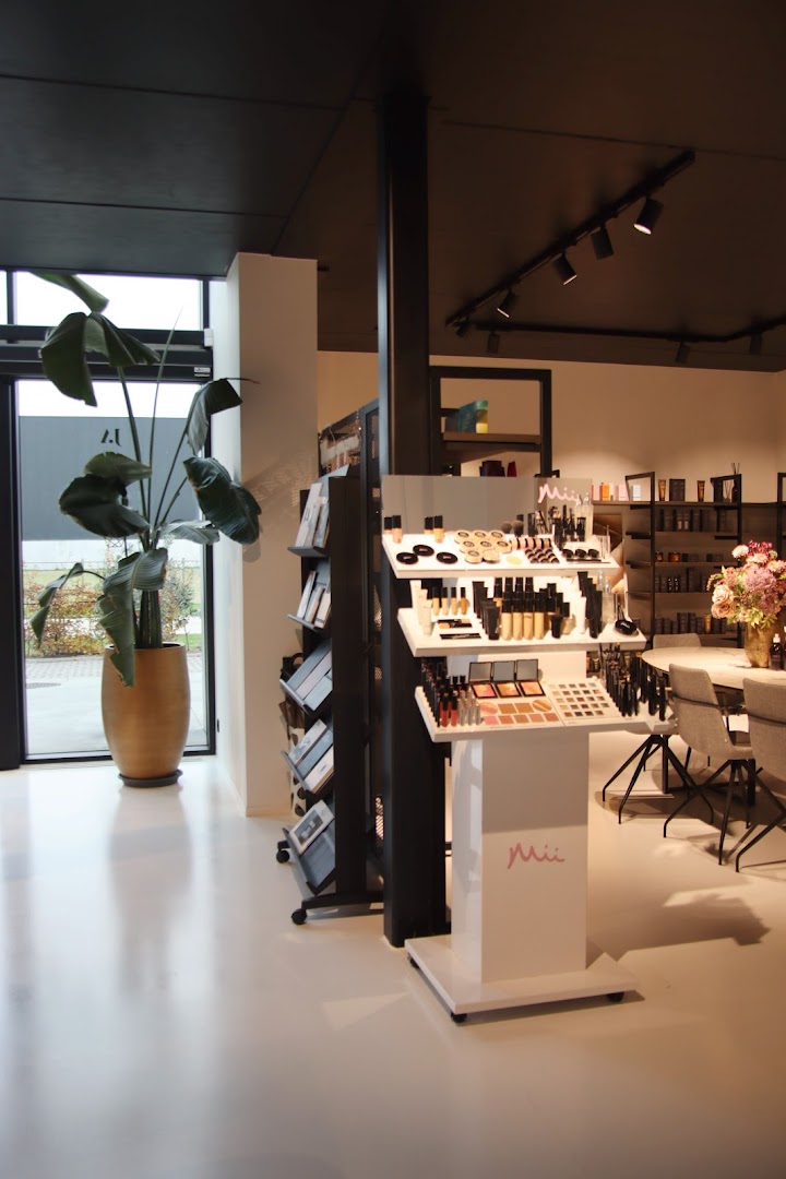 Foto van Innovative Beauty Solutions in Roeselare — Cosmeticabranche (foto 2)
