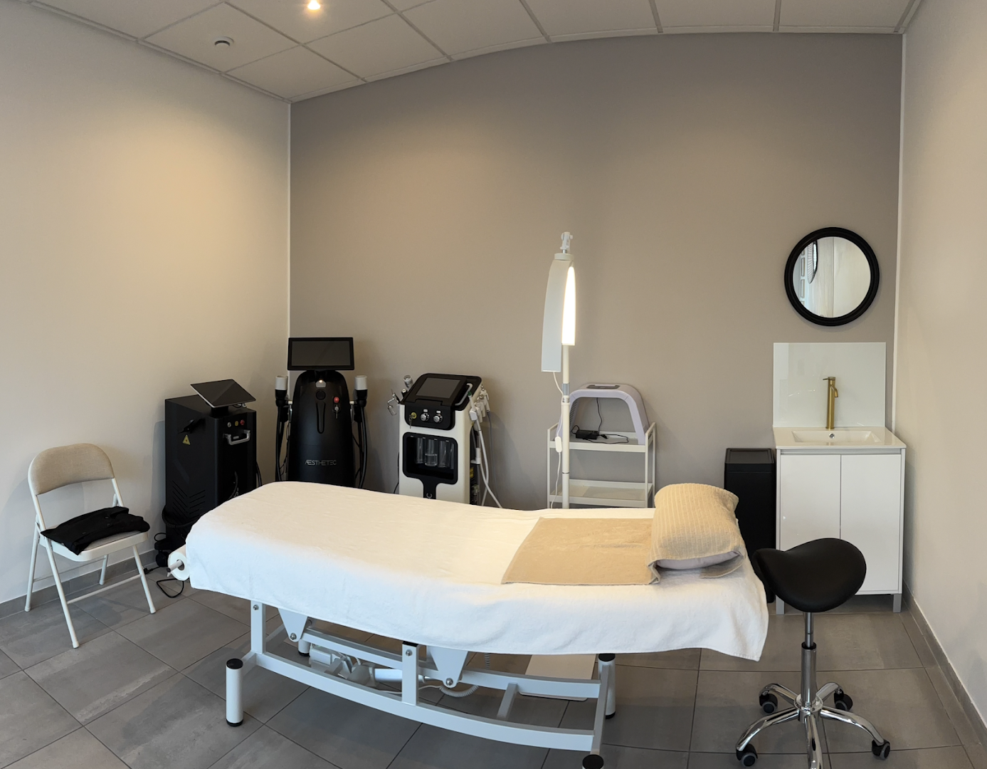 Foto van KalyDerm | Épilation laser, Soins minceur et anti-âge | Téteghem-Coudekerque-Village in Téteghem-Coudekerque-Village — Ontharing met laser (foto 2)