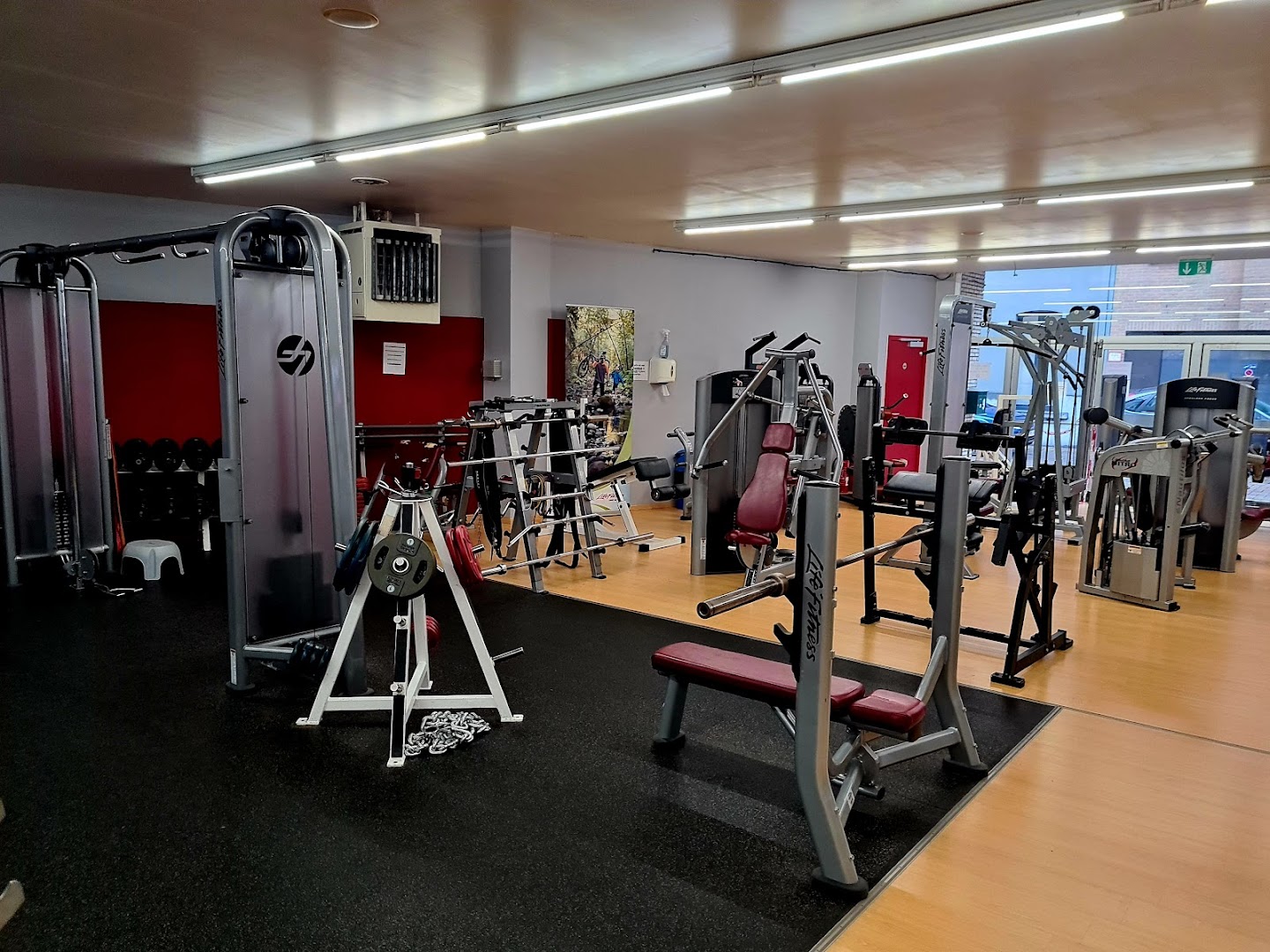 Foto van Keep Fit in Oostrozebeke — Sportschool (foto 1)