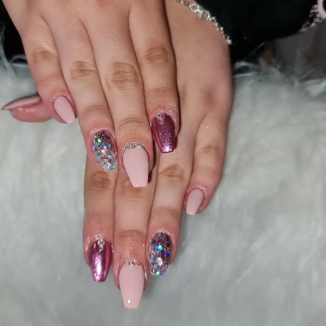 Foto van Laserontharing/Nailstudio Sitara/Afslankbehandeling RF EMS ZERO in Brugge — Nagelstudio (foto 1)