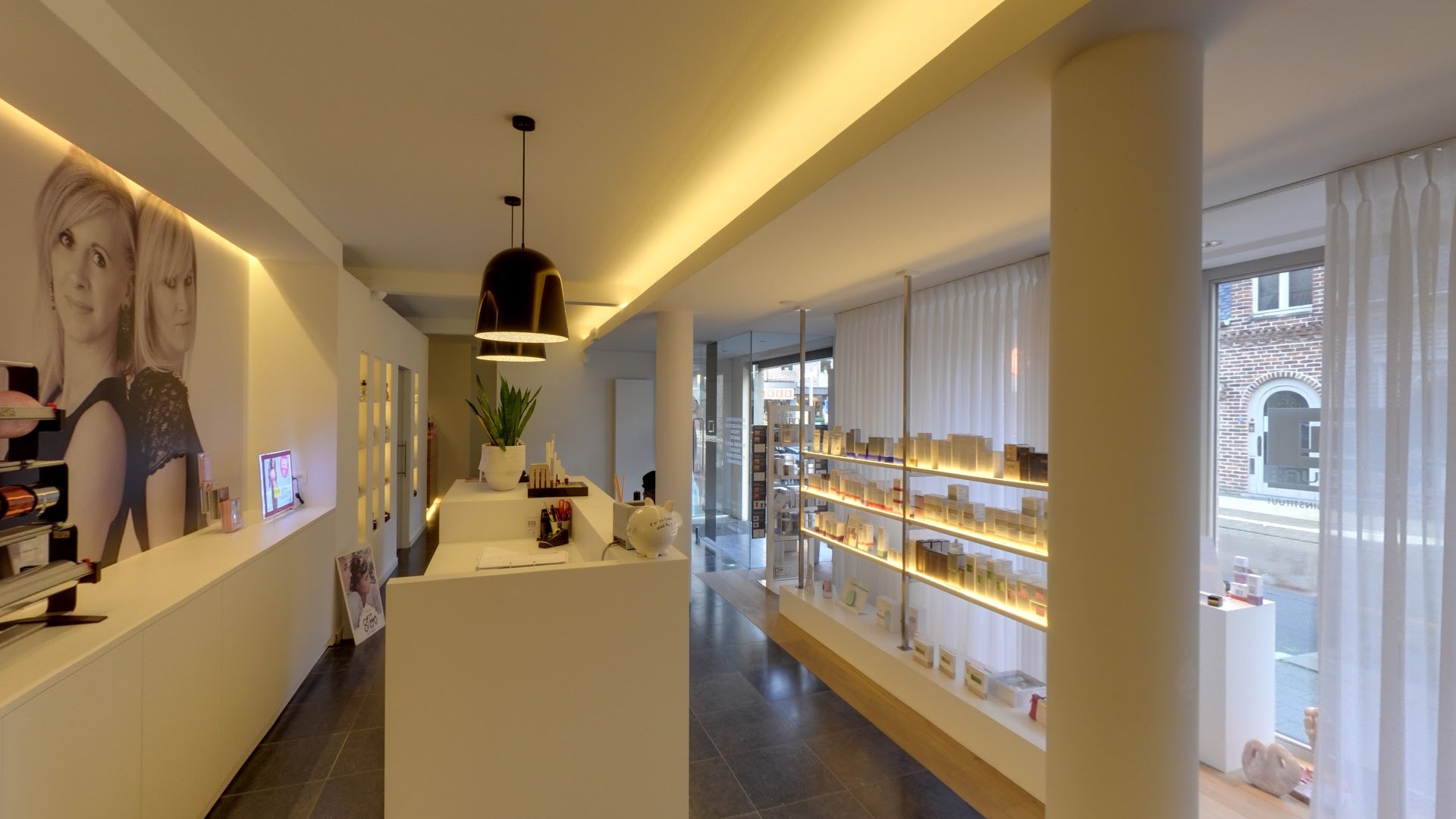 Foto van Lesseurs in Bilzen-Hoeselt — Schoonheidssalon (foto 3)