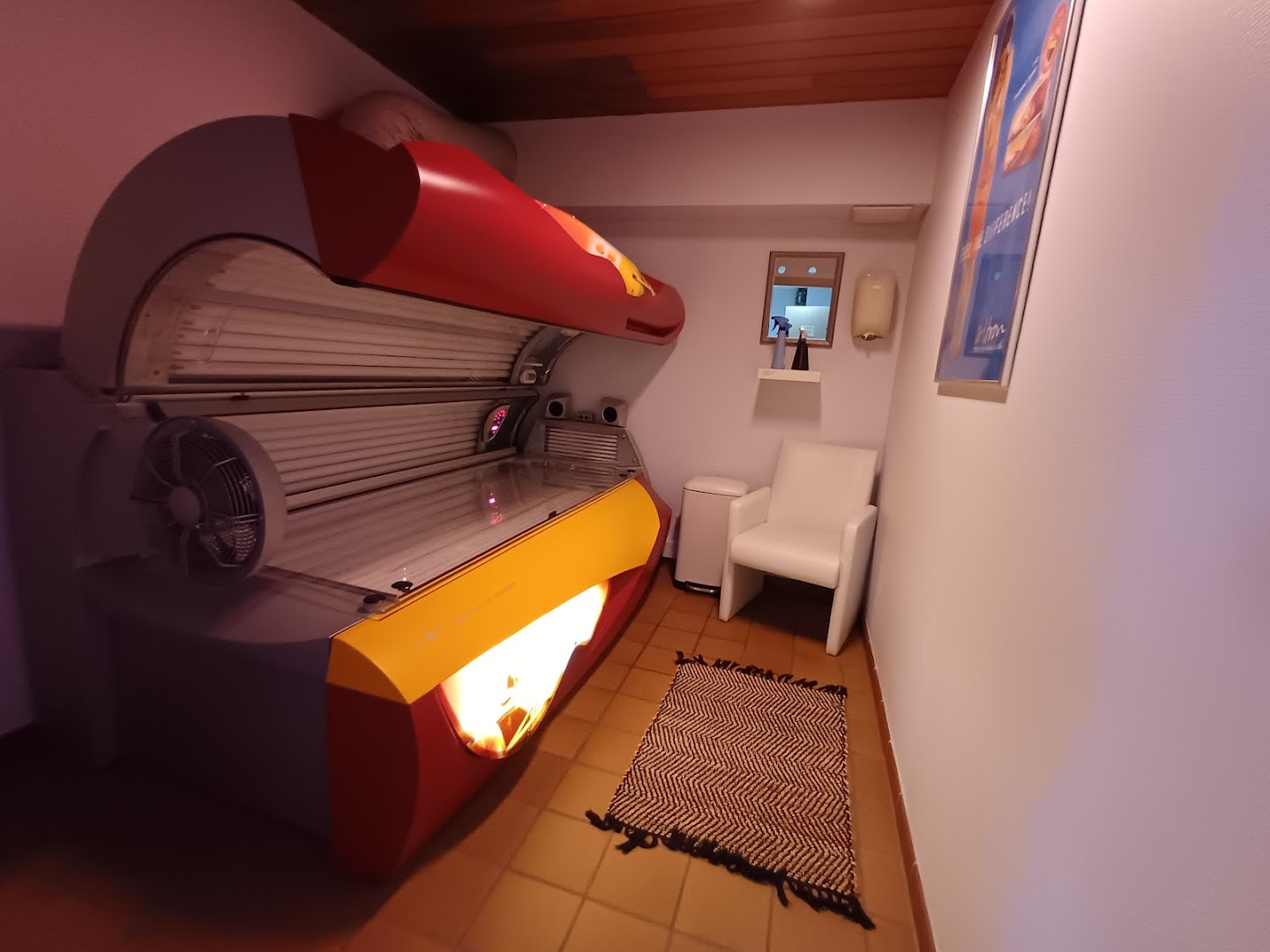 Foto van massage & zonnecenter Estio zulte in Zulte — Zonnestudio (foto 2)