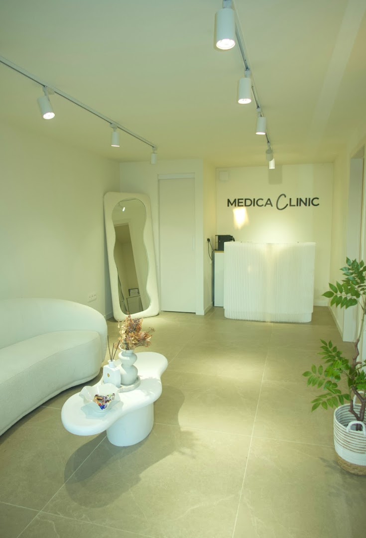 Foto van Medica Clinic | Laserontharing, Tattoo verwijdering & CO₂ Laser in Lievegem — Schoonheidssalon (foto 3)