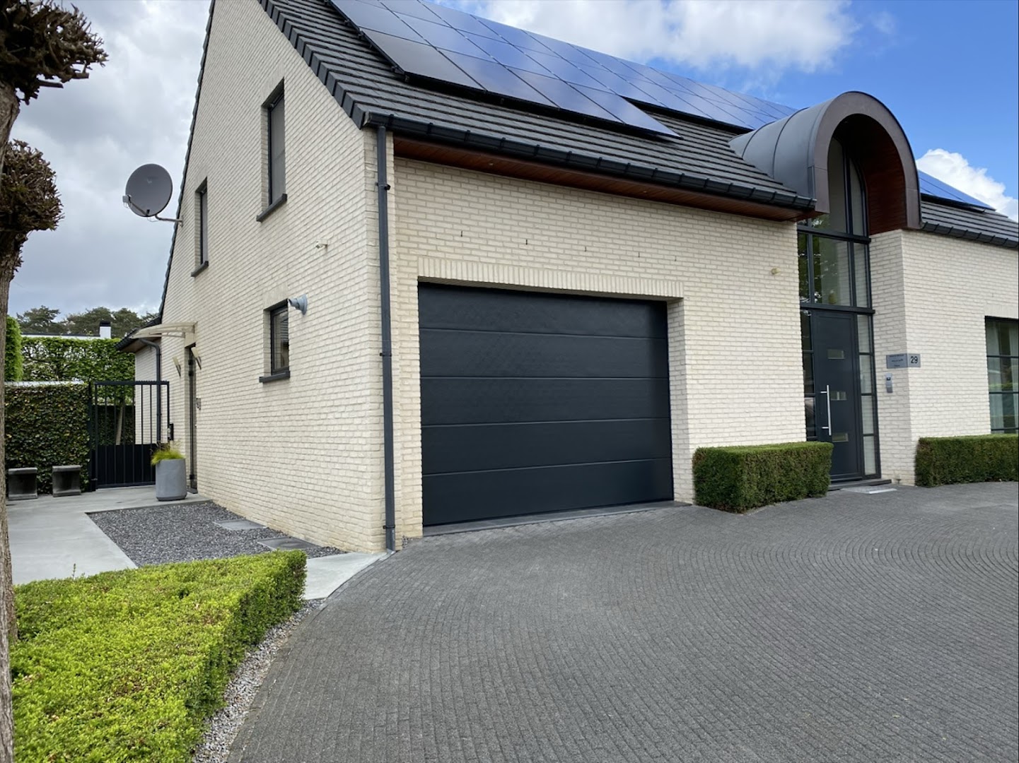 Foto van Monique Le Chique in Maasmechelen — Ontharing met laser (foto 3)