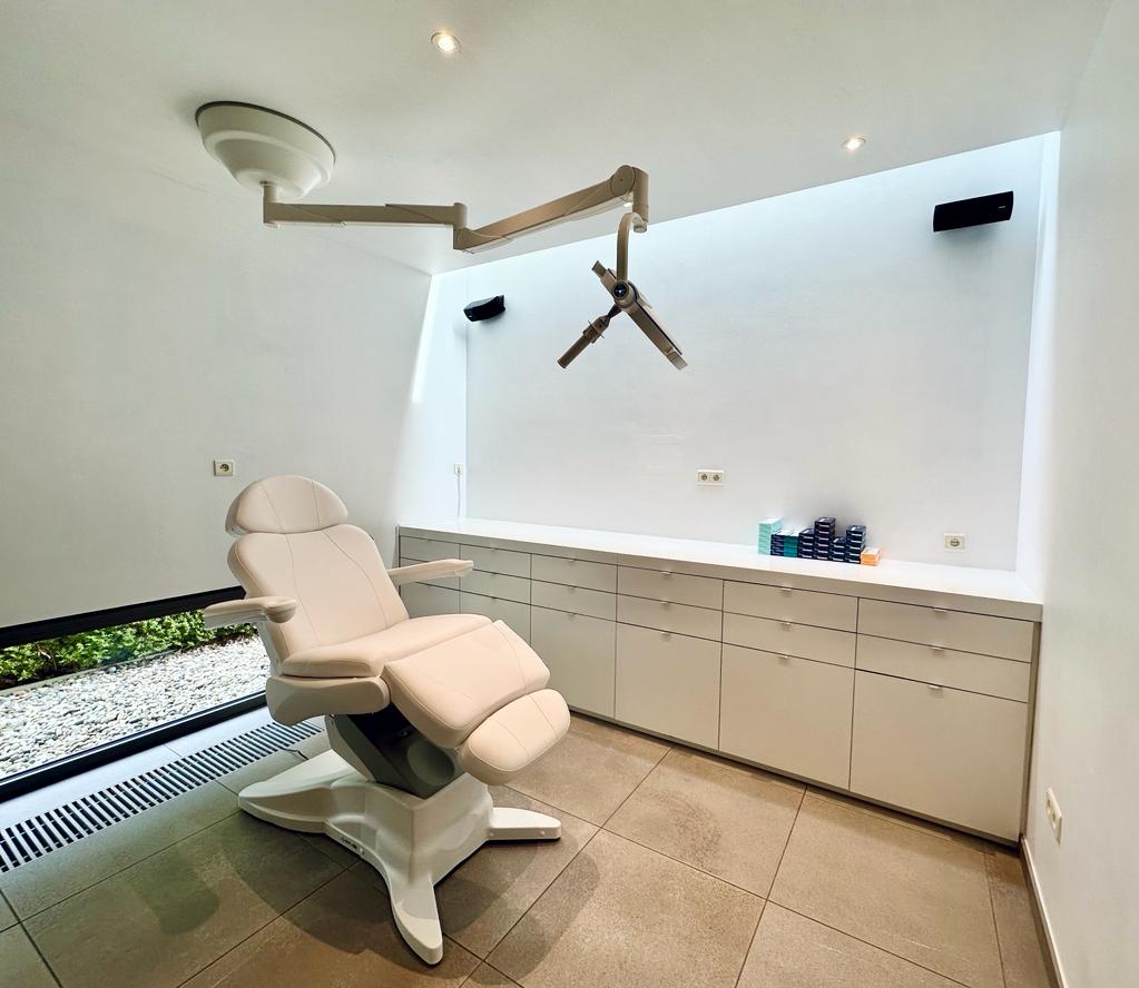 Foto van Skinject Clinic in Waasmunster — Arts (foto 2)