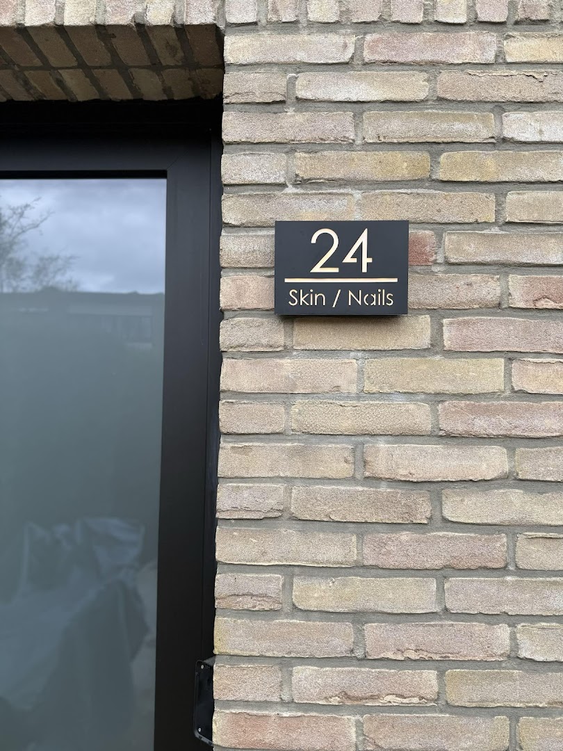 Foto van SkinNails Studio in Antwerpen — Ontharing met laser (foto 1)