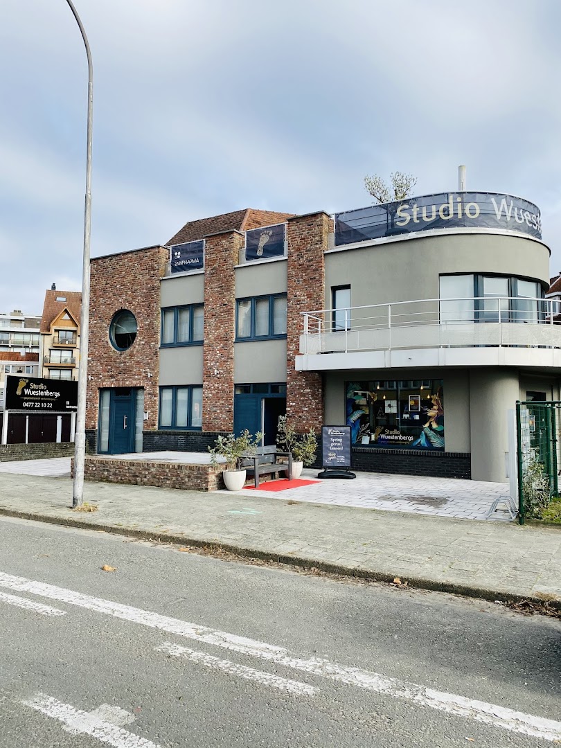 Foto van Studio Wuestenbergs - voeten - gelaat - laserontharing in Koksijde — Voetverzorging (foto 3)