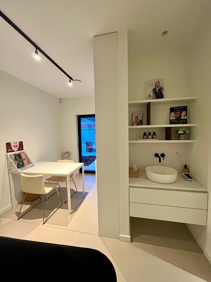 Foto van Therapeut Afslanking & Anti-Aging Virginie Van Mol Ninove in Ninove — Schoonheidsspecialist (foto 1)