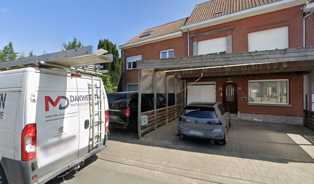 Foto van Dakwerken Demittenaere in Menen, Dakwerker