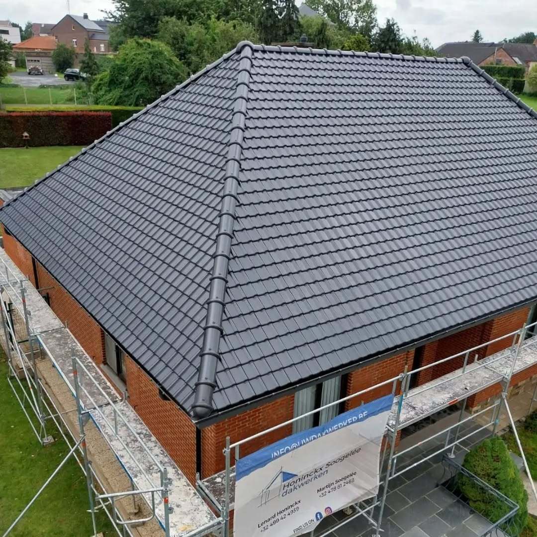 Foto van Honinckx Soogelée Dakwerken in Landen — Dakdekker (foto 2)
