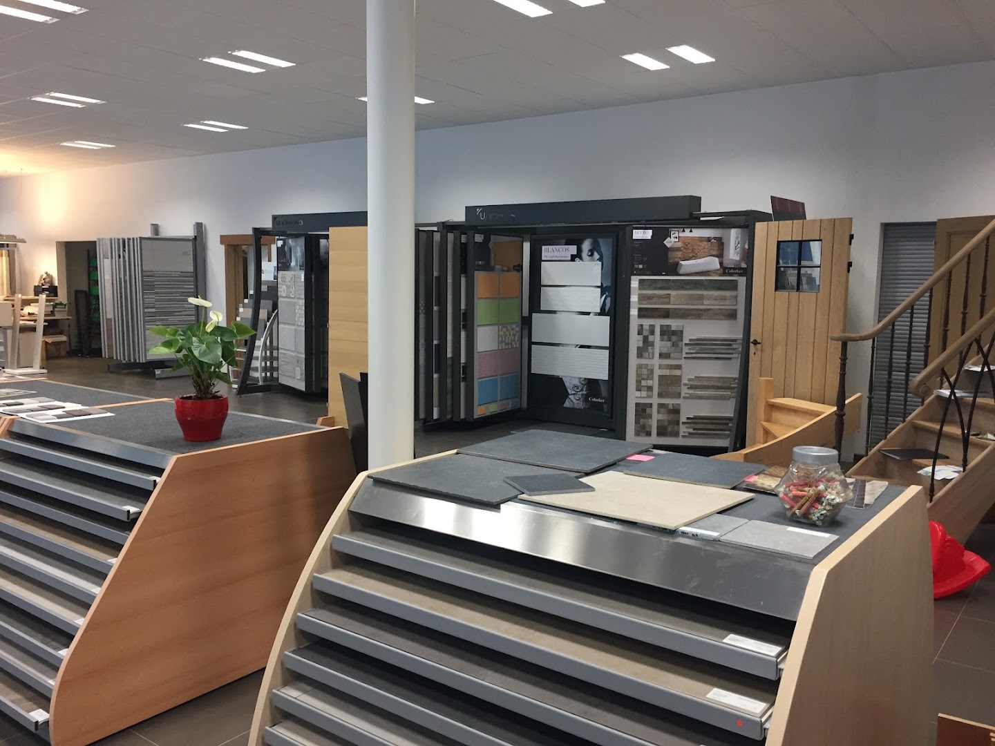 Foto van Verschoot Dakmaterialen en Vloeren BVBA in Ingelmunster — Leverancier van bouwmaterialen (foto 3)