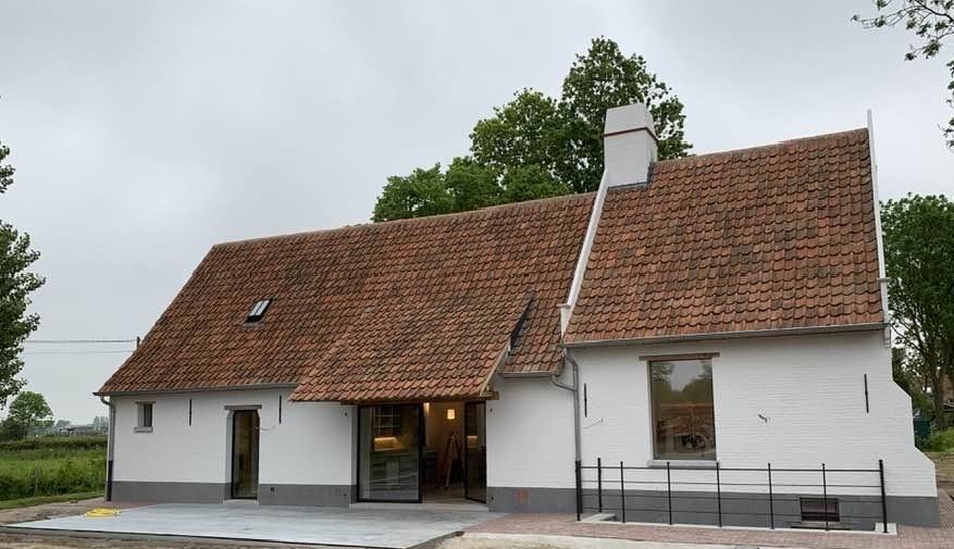 Foto van Dakwerken Bruneel BV - Lieven Claus : dakwerken & installateur zonnepanelen, laadpalen en thuisbatterijen in Houthulst — Dakdekker (foto 2)