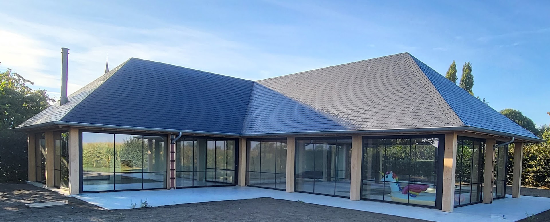 Foto van Dakwerken Bruneel BV - Lieven Claus : dakwerken & installateur zonnepanelen, laadpalen en thuisbatterijen in Houthulst — Dakdekker (foto 3)
