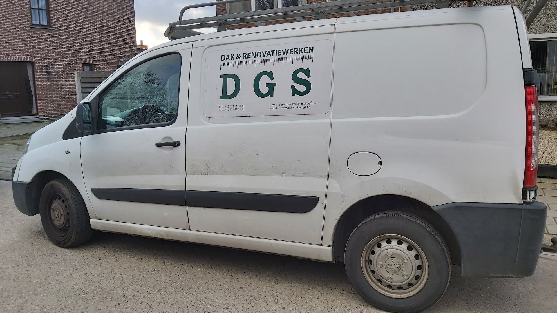 Foto van DGS dakwerken en renovatie in Lier — Dakdekker (foto 2)