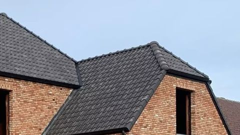 Foto van Algemene Dak- en renovatiewerken Niels Thomas in Herk-de-Stad — Dakdekker Foto van Algemene Dak- en renovatiewerken Niels Thomas in Herk-de-Stad — Dakdekker