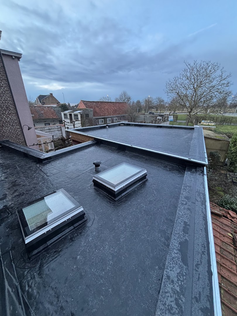 Foto van Walfrabouw | dé plat dak specialist in EPDM voor nieuwbouw & renovaties in Damme — Dakdekker (foto 2)
