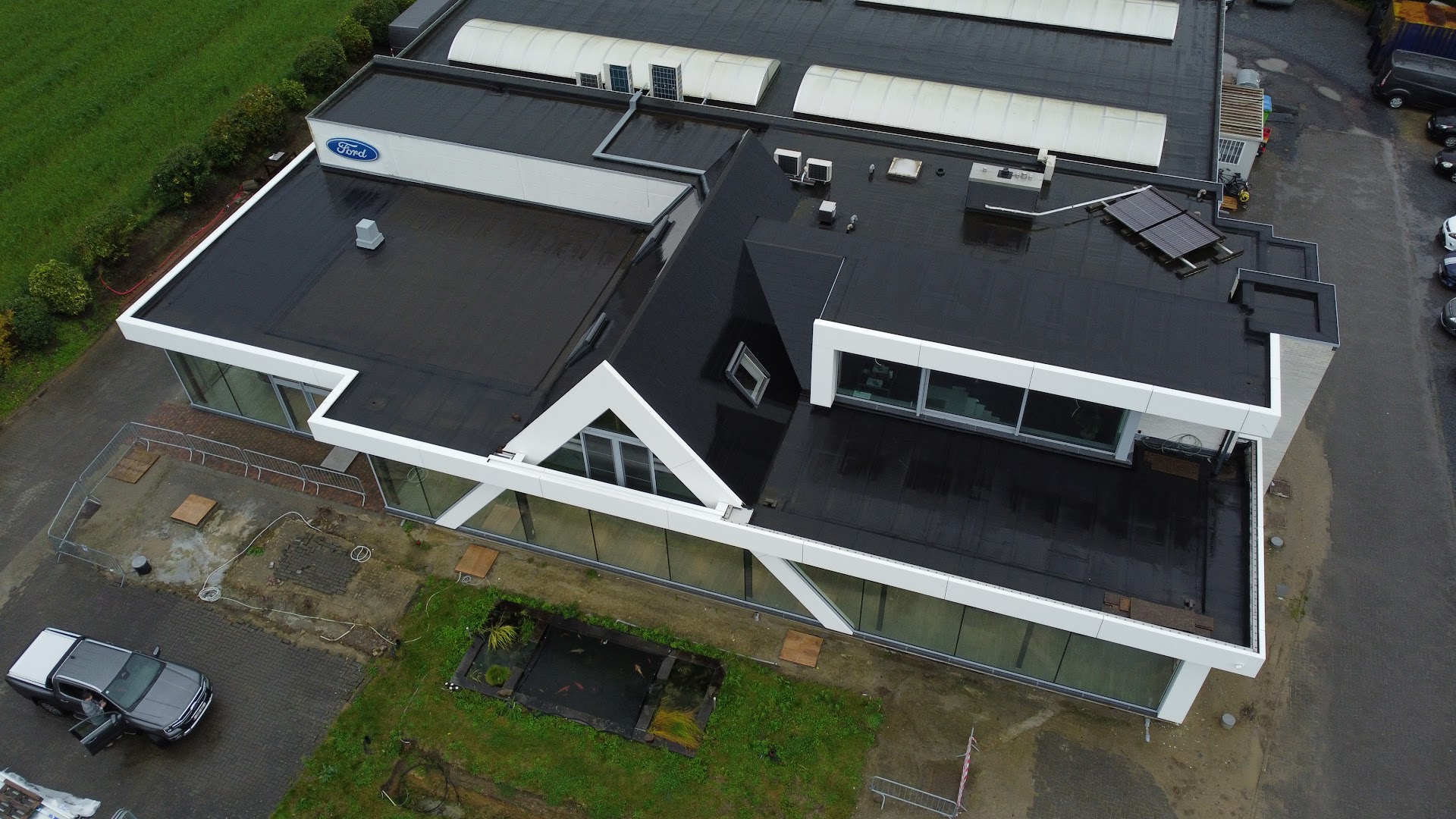Foto van JVB Building in Oosterzele — Dakdekker (foto 2)