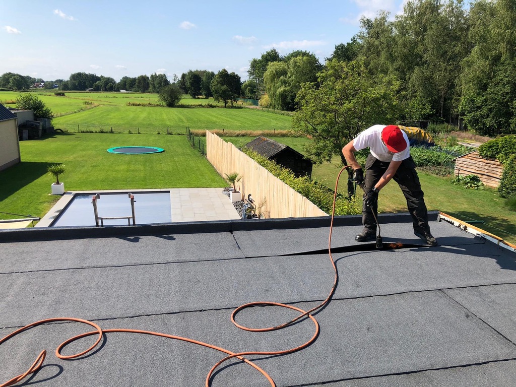 Foto van Fix-M Dakwerken en Algemene Klussen in Heusden-Zolder — Dakdekker Foto van Fix-M Dakwerken en Algemene Klussen in Heusden-Zolder — Dakdekker
