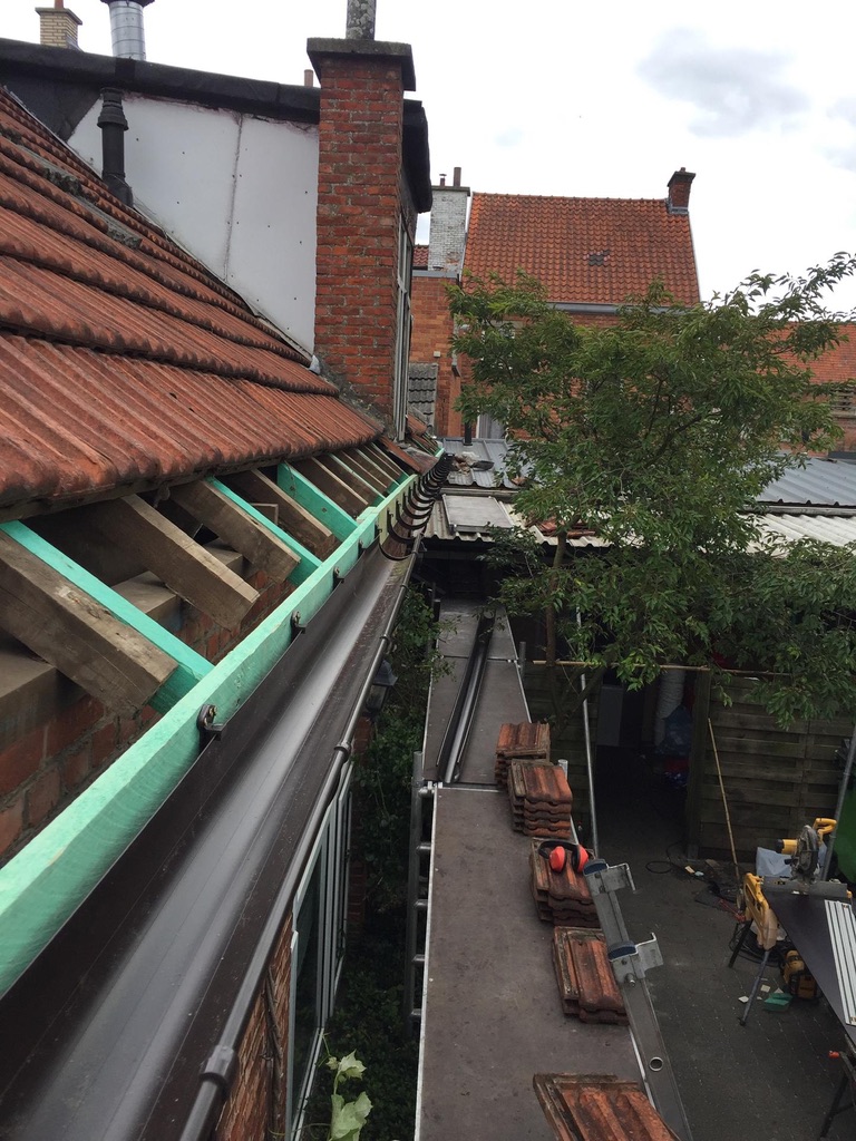 Foto van Fix-M Dakwerken en Algemene Klussen in Heusden-Zolder — Dakdekker (foto 2)