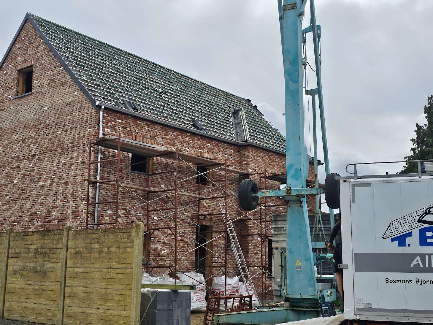 Foto van TBM Dakwerken Bosmans in Hechtel-Eksel — Dakdekker Foto van TBM Dakwerken Bosmans in Hechtel-Eksel — Dakdekker