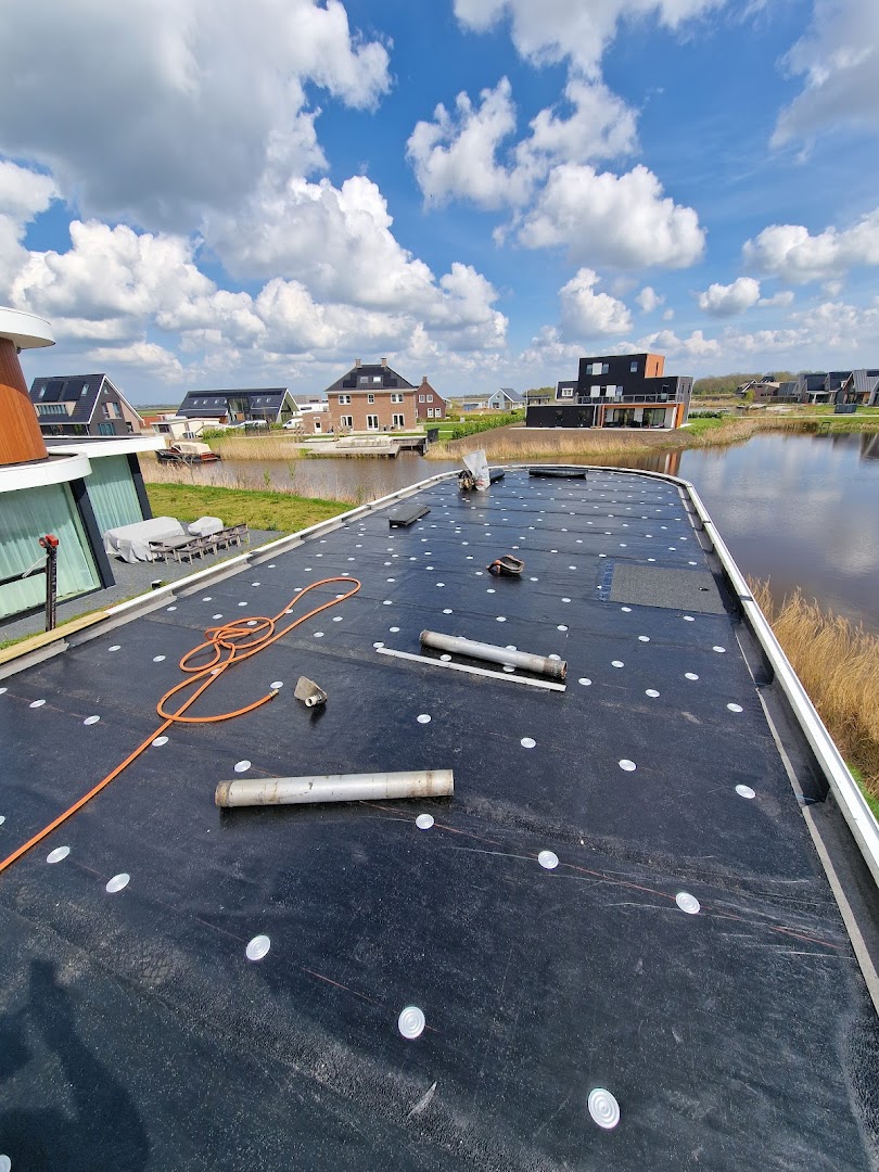 Foto van Teuling Totaalonderhoud & Dakbedekking in Zwijndrecht — Dakdekker (foto 2)