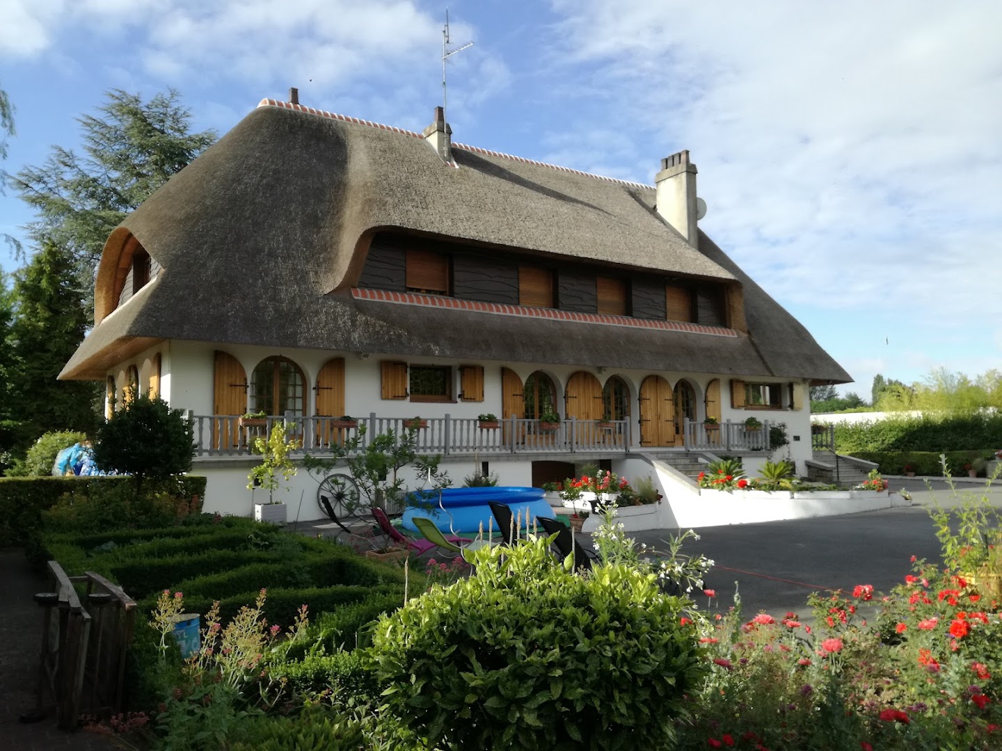 Foto van Rieten daken Driessens in Ardooie — Dakdekker Foto van Rieten daken Driessens in Ardooie — Dakdekker