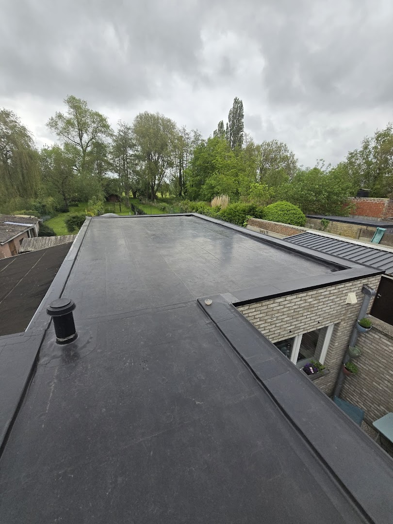 Foto van Dakwerken TDJ in Lichtervelde — Dakdekker Foto van Dakwerken TDJ in Lichtervelde — Dakdekker
