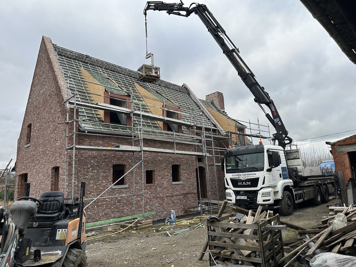 Foto van Schrijnwerkerij De Haes in Sint-Katelijne-Waver — Dakdekker (foto 3)
