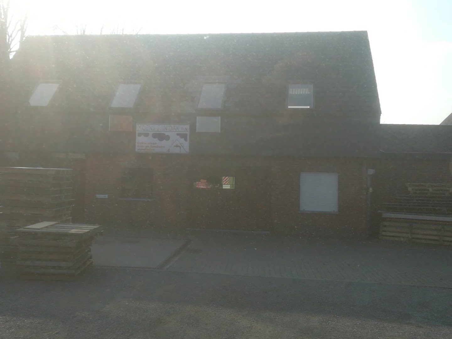 Foto van Moens Sanidak nv in Puurs-Sint-Amands — Dakdekker (foto 3)