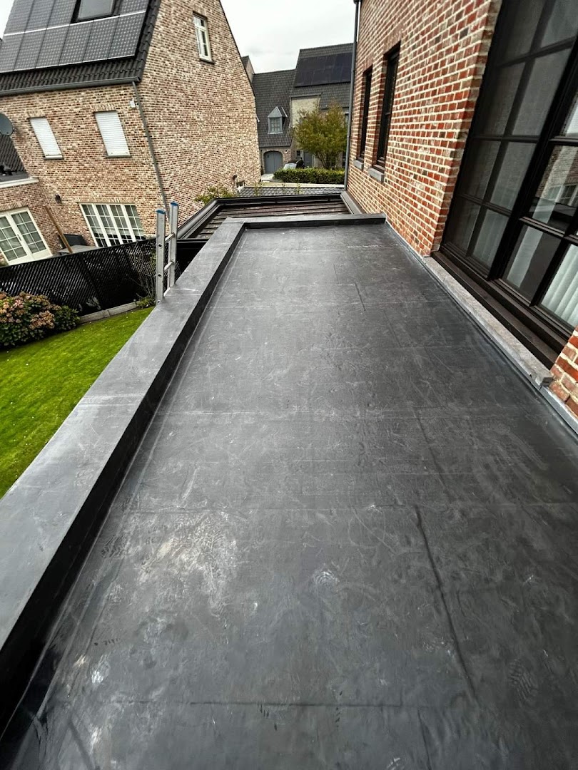 Foto van SBS-PRO Dak en Schrijnwerken in Arendonk — Dakdekker (foto 2)