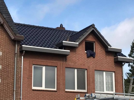 Foto van EFY Dakwerken in Maasmechelen — Dakdekker Foto van EFY Dakwerken in Maasmechelen — Dakdekker