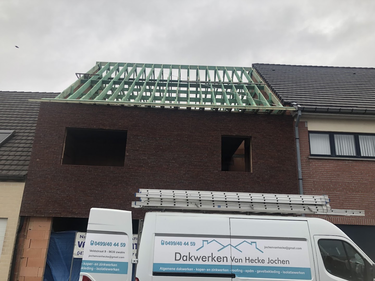 Foto van Dakwerken Van Hecke Jochen bvba in Zwalm — Dakdekker Foto van Dakwerken Van Hecke Jochen bvba in Zwalm — Dakdekker