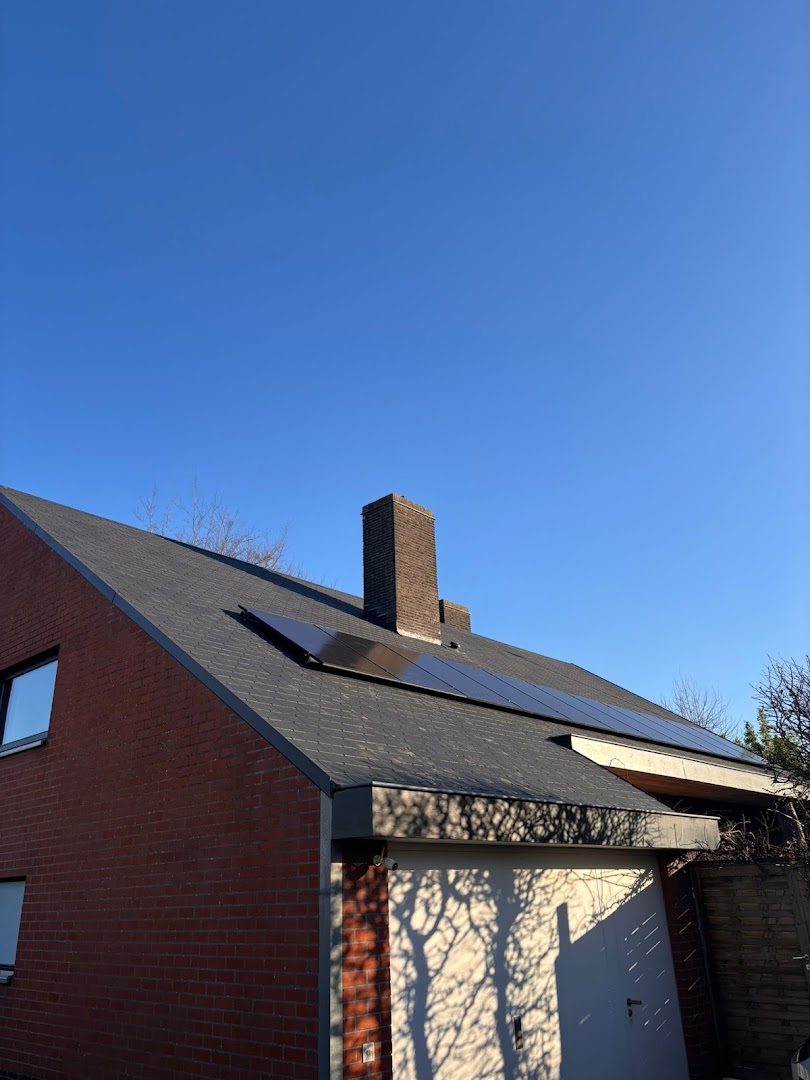 Foto van T-Plus Dakwerken in Oostrozebeke — Dakdekker (foto 2)