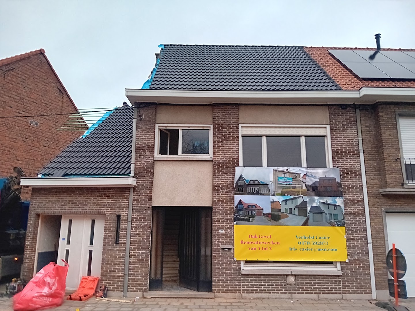 Foto van Verhelst-Casier | dakwerken & isolatie, gevelbekleding (crepi, sidings, leien), asbestverwijdering in Torhout — Aannemer Foto van Verhelst-Casier | dakwerken & isolatie, gevelbekleding (crepi, sidings, leien), asbestverwijdering in Torhout — Aannemer