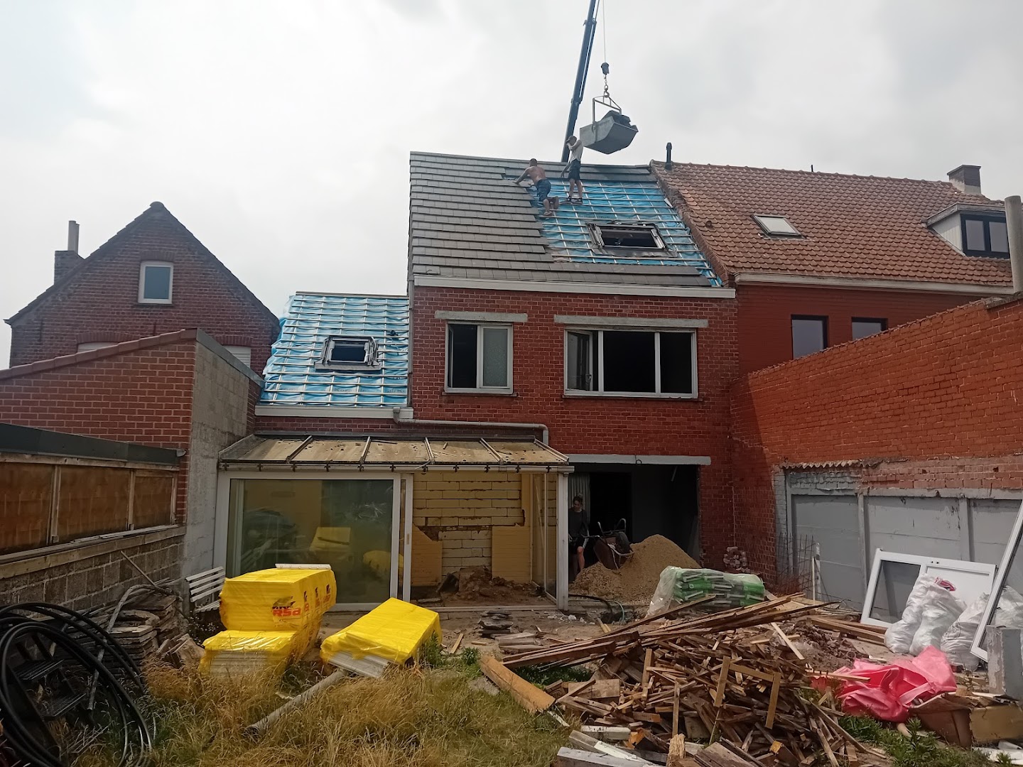 Foto van Verhelst-Casier | dakwerken & isolatie, gevelbekleding (crepi, sidings, leien), asbestverwijdering in Torhout — Aannemer (foto 3)