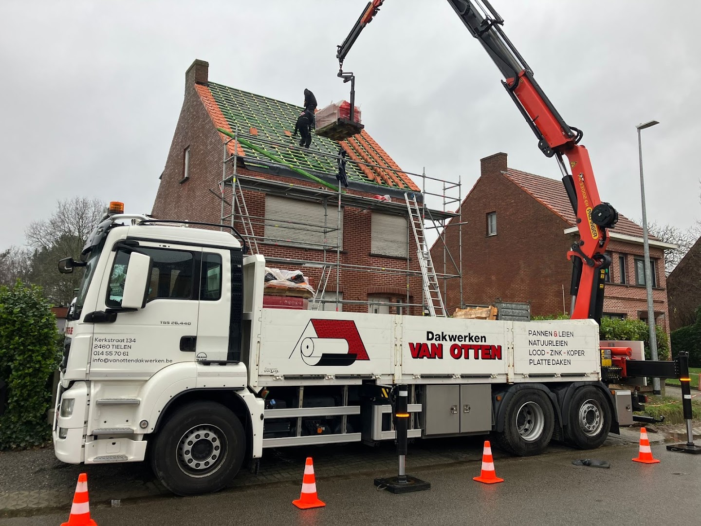 Foto van Van Otten Dakwerken in Tielen — Dakdekker Foto van Van Otten Dakwerken in Tielen — Dakdekker
