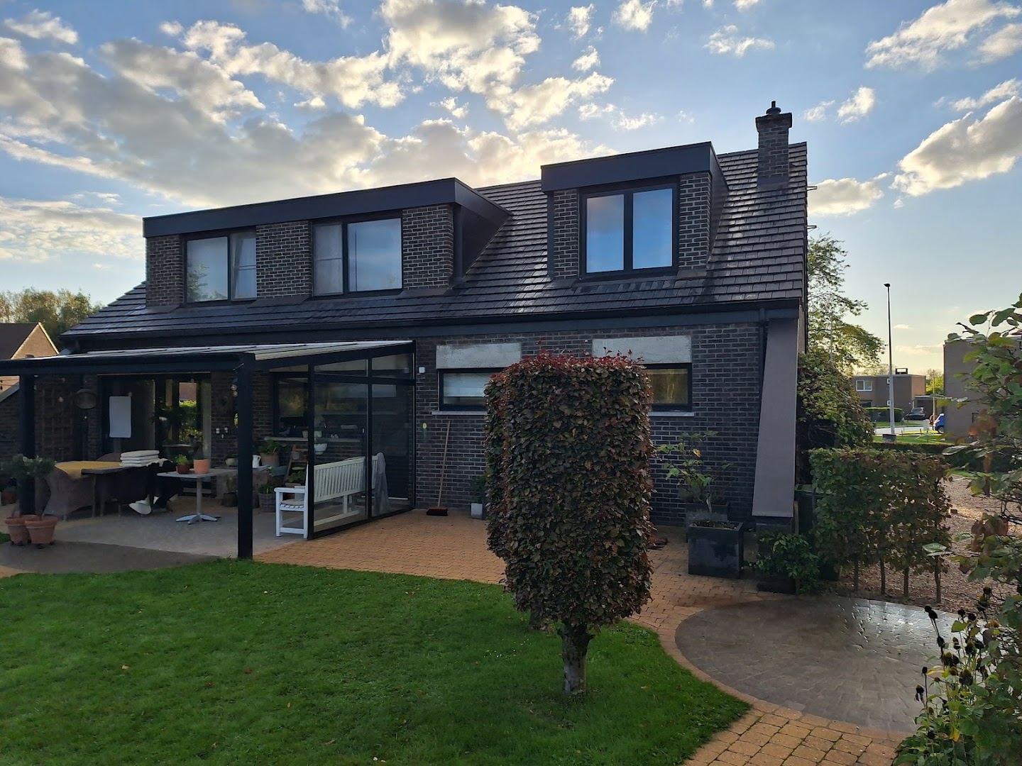 Foto van Dakwerken Lenaers in Bilzen-Hoeselt — Dakdekker Foto van Dakwerken Lenaers in Bilzen-Hoeselt — Dakdekker