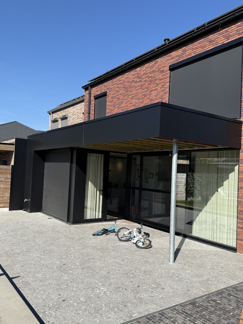 Foto van Sandako in Diepenbeek — Dakdekker (foto 2)