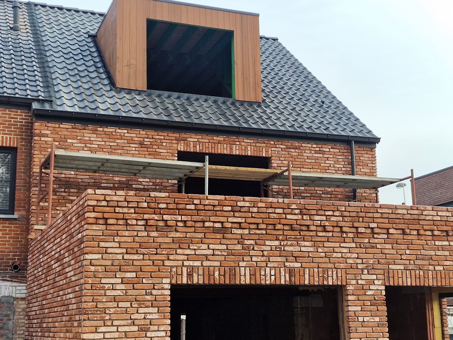 Foto van BESADAK BV in Genk — Dakdekker (foto 2)
