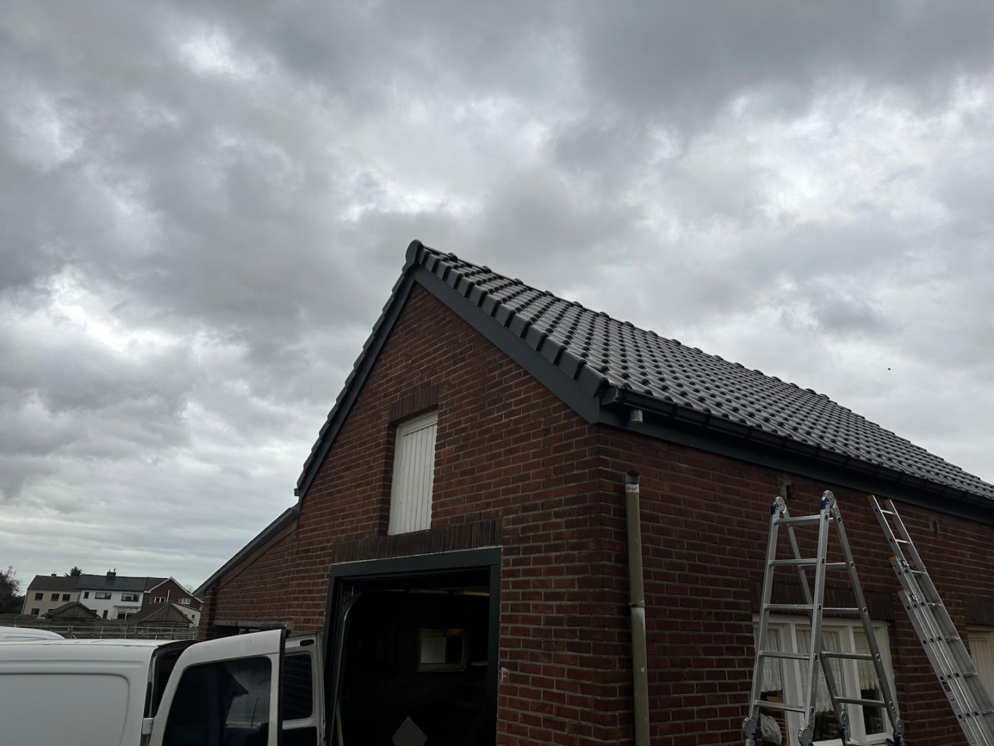 Foto van AC Dakwerken in Maasmechelen — Dakdekker (foto 2)
